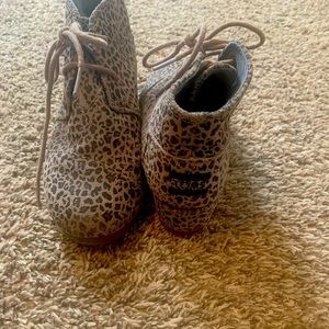 Girls Toms